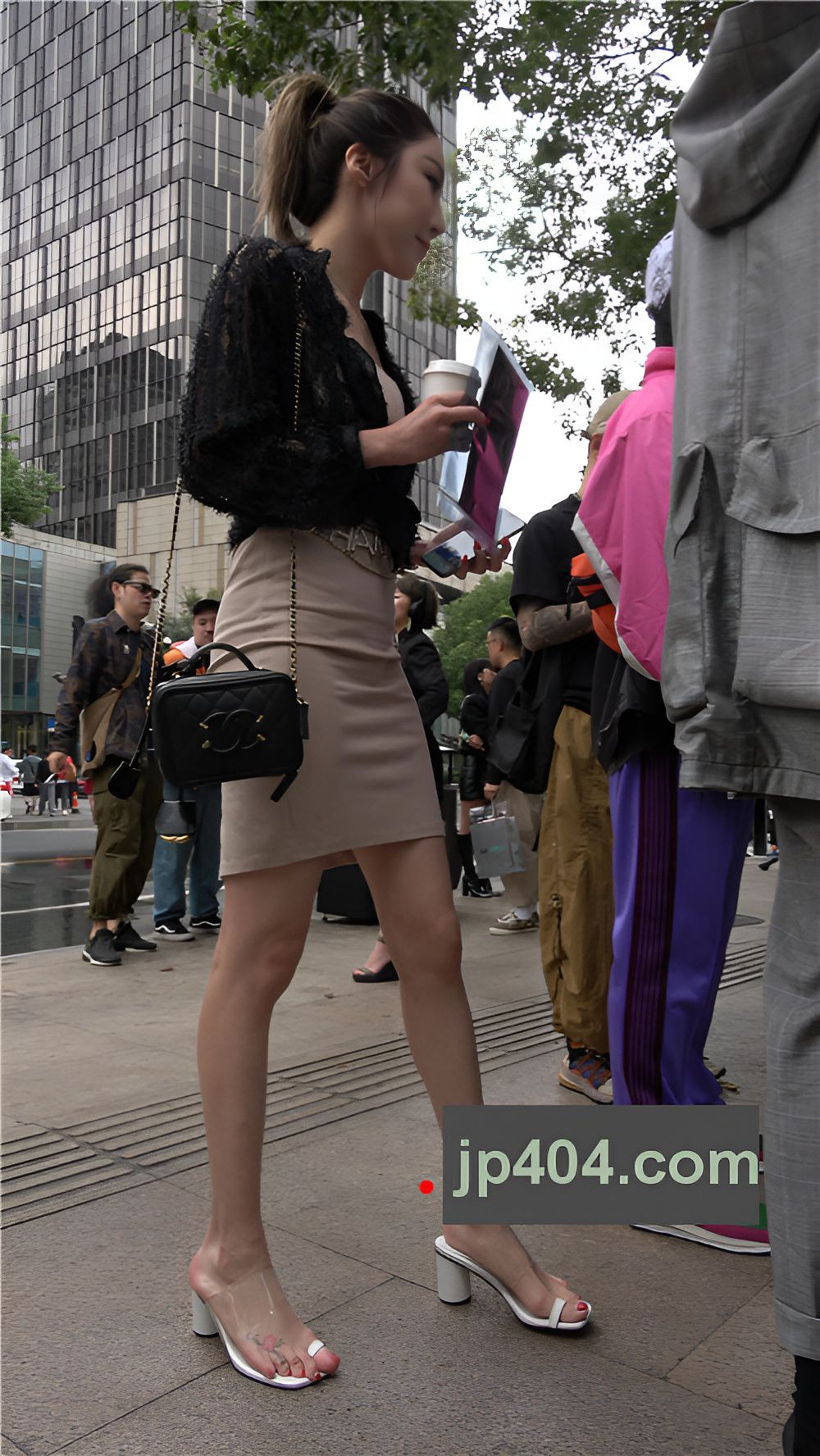 包臀开叉裙小姐姐[1.13G/MP4]