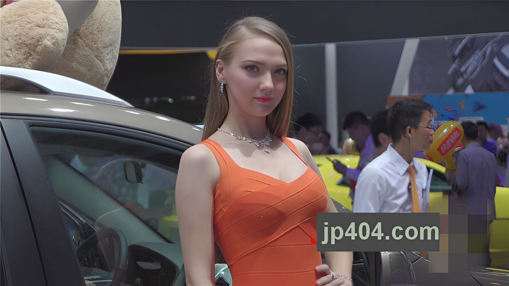 国外车模小姐姐[752M/MP4]