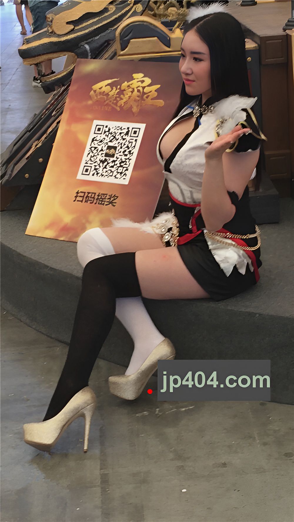 网游模特小姐姐[371M/MP4]