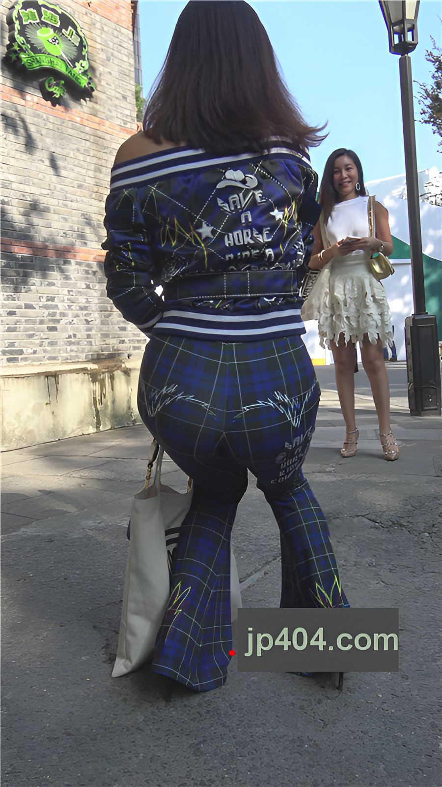 紧身气质喇叭裤[3.74G/MP4]