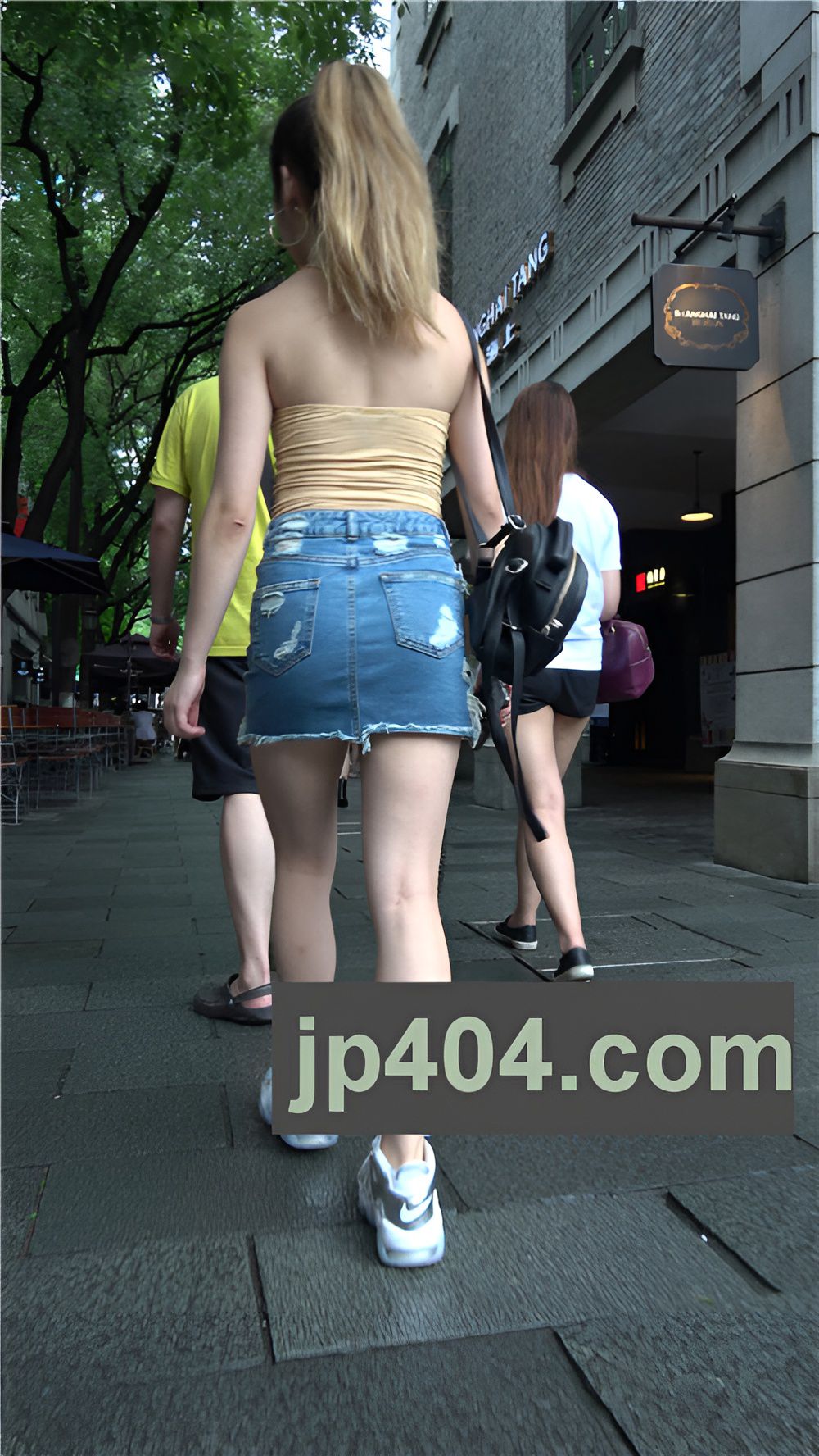 极品牛仔裙MM[1.32G/MP4]