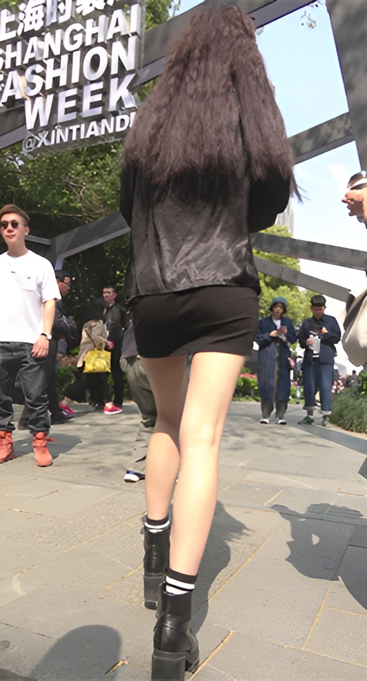 黑色包屯裙妹子[704M/MP4]