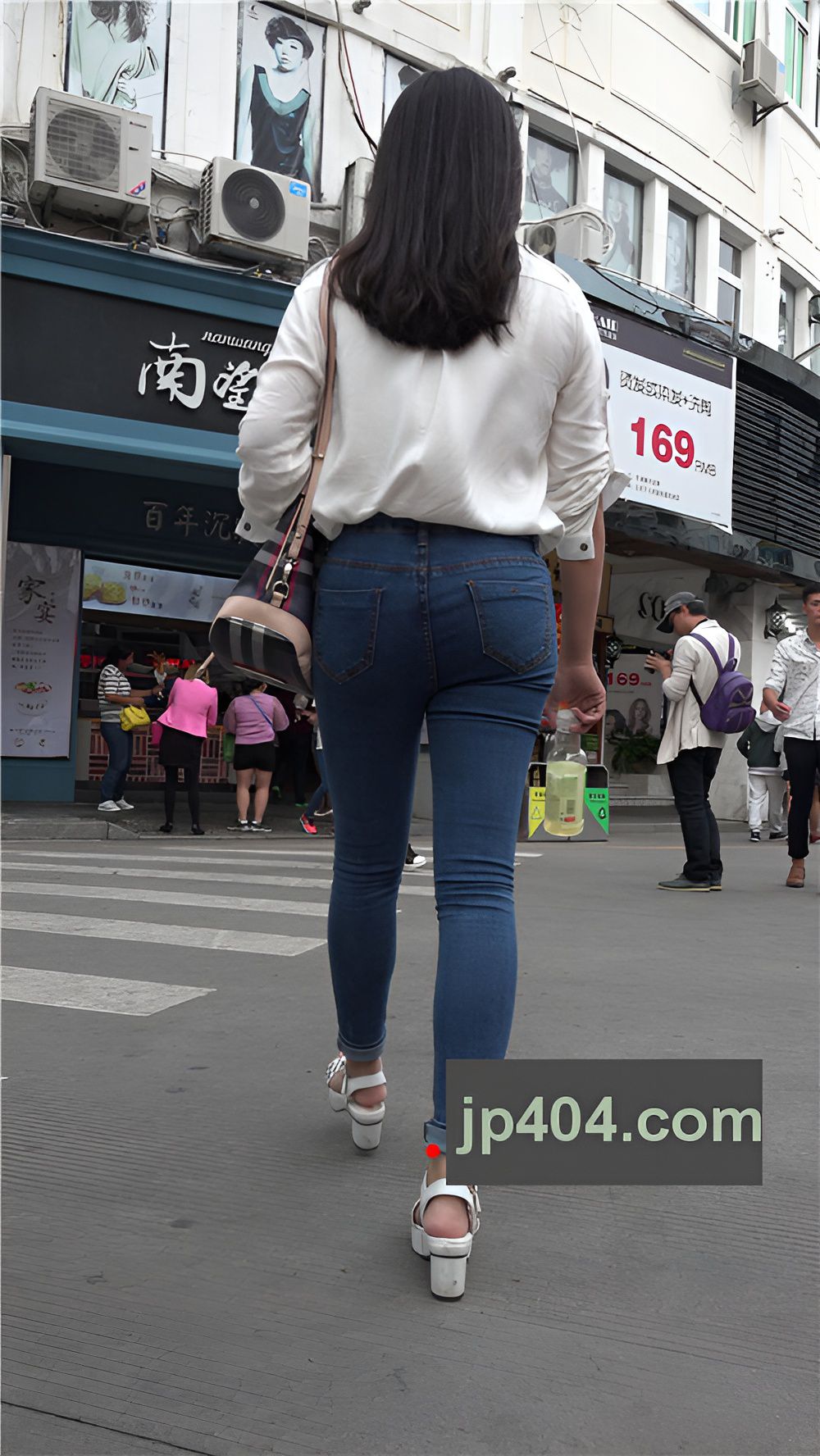 蓝色紧身裤美女 [1.71G/MP4]