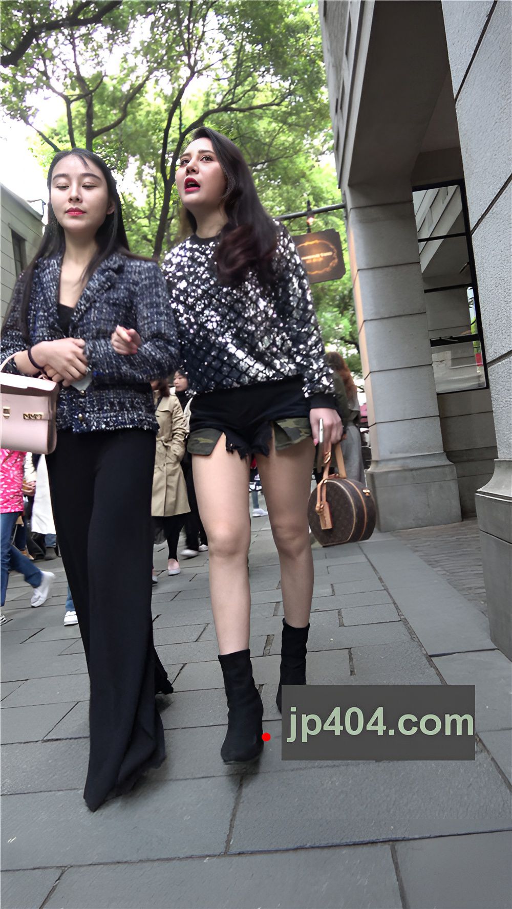 漂亮的红唇美女[1.39G/MP4]