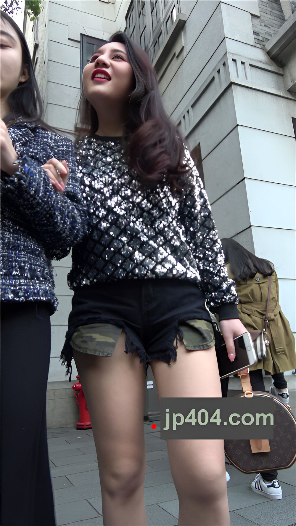 漂亮的红唇美女[1.39G/MP4]