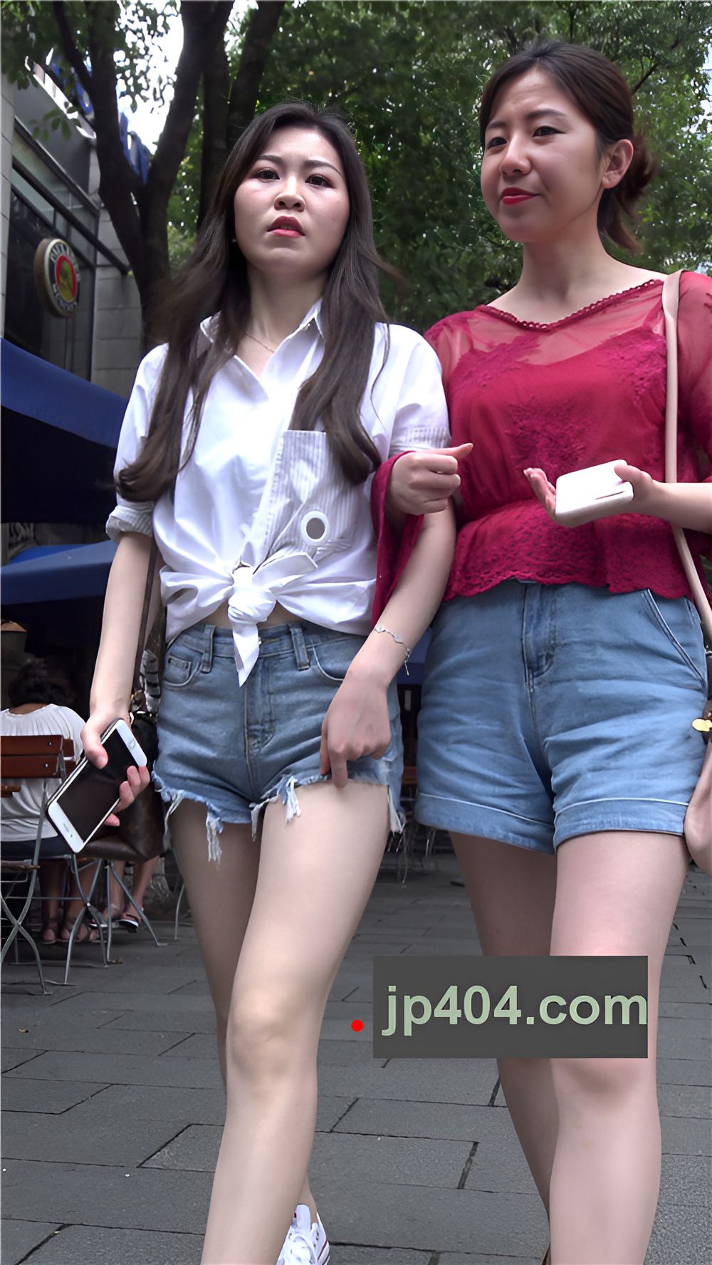 街拍牛仔短裤美女[1.26G/MP4]