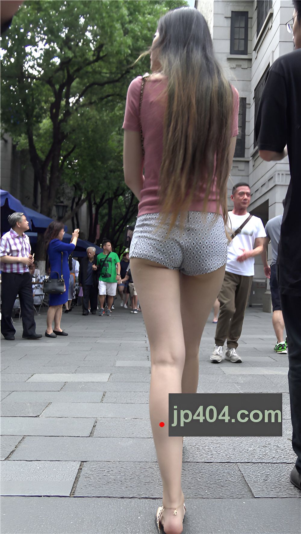 长发短裤月牙美女[1.01G/MP4]