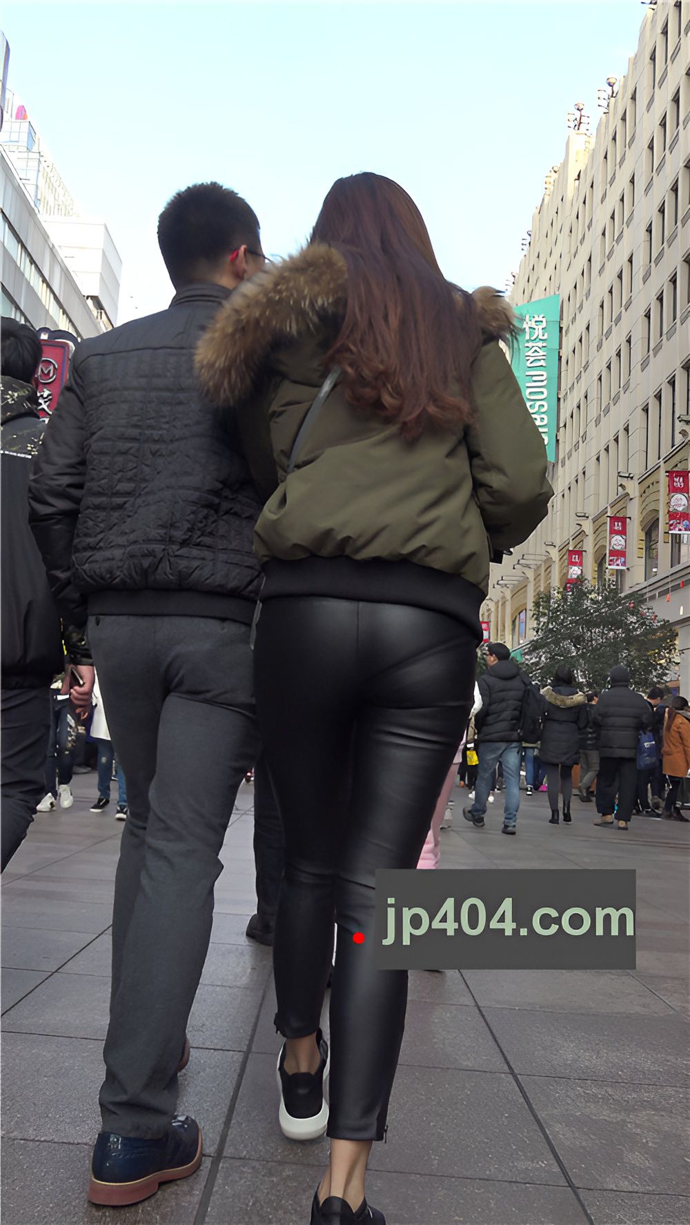 漂亮的超紧皮裤美女《二》[671M/MP4]