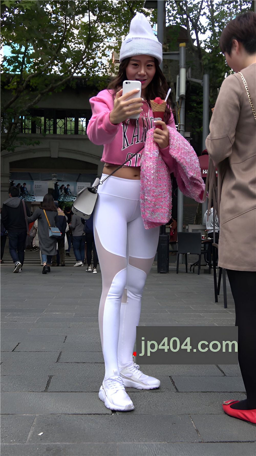 漂亮的极品白裤紧身小姐姐《一》 [1.42G/MP4]