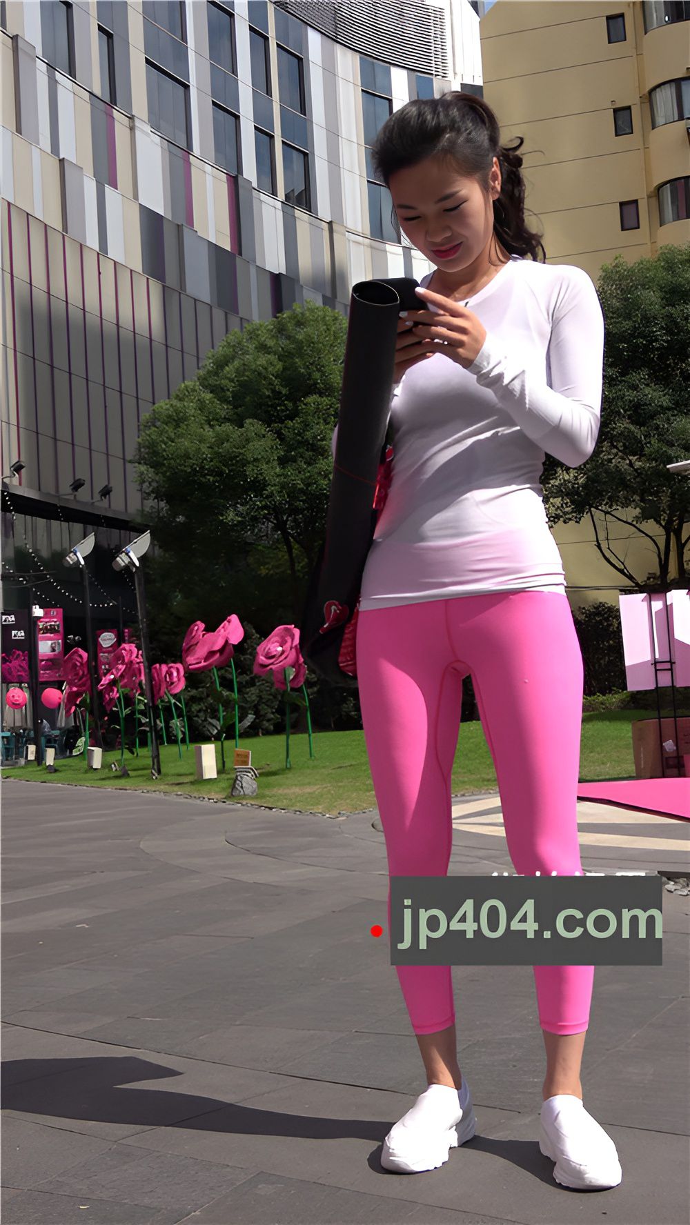 练瑜伽的粉色紧身裤小姐姐 《二》[1.16G/MP4]