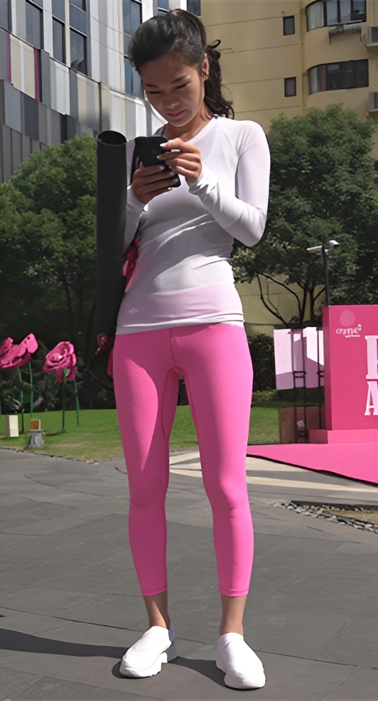 练瑜伽的粉色紧身裤小姐姐 《二》[1.16G/MP4]