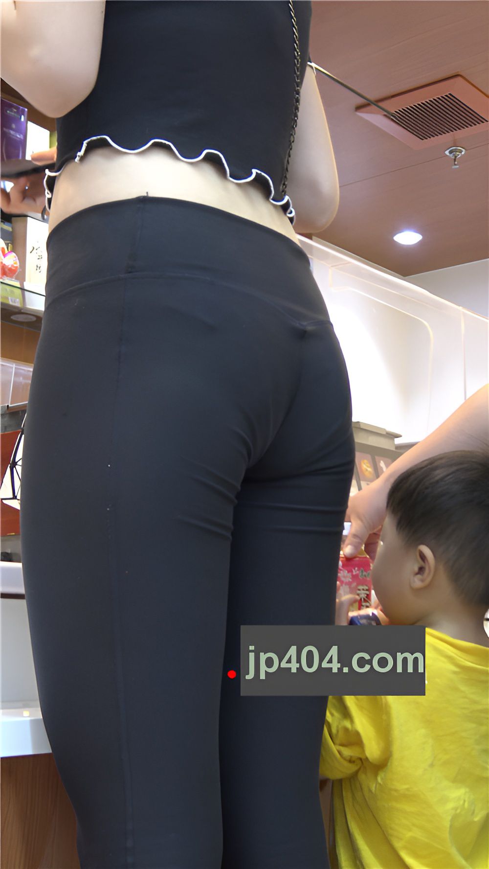 黑色紧身裤露腰长腿美女[1007M/MP4]