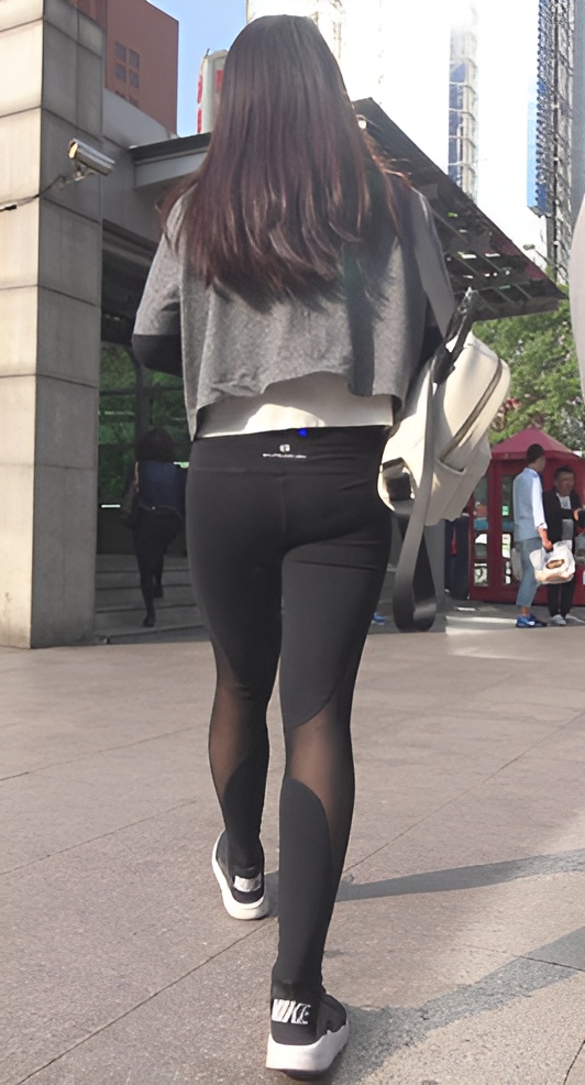 黑色紧身裤丰腴妹子[2.28G/MP4]