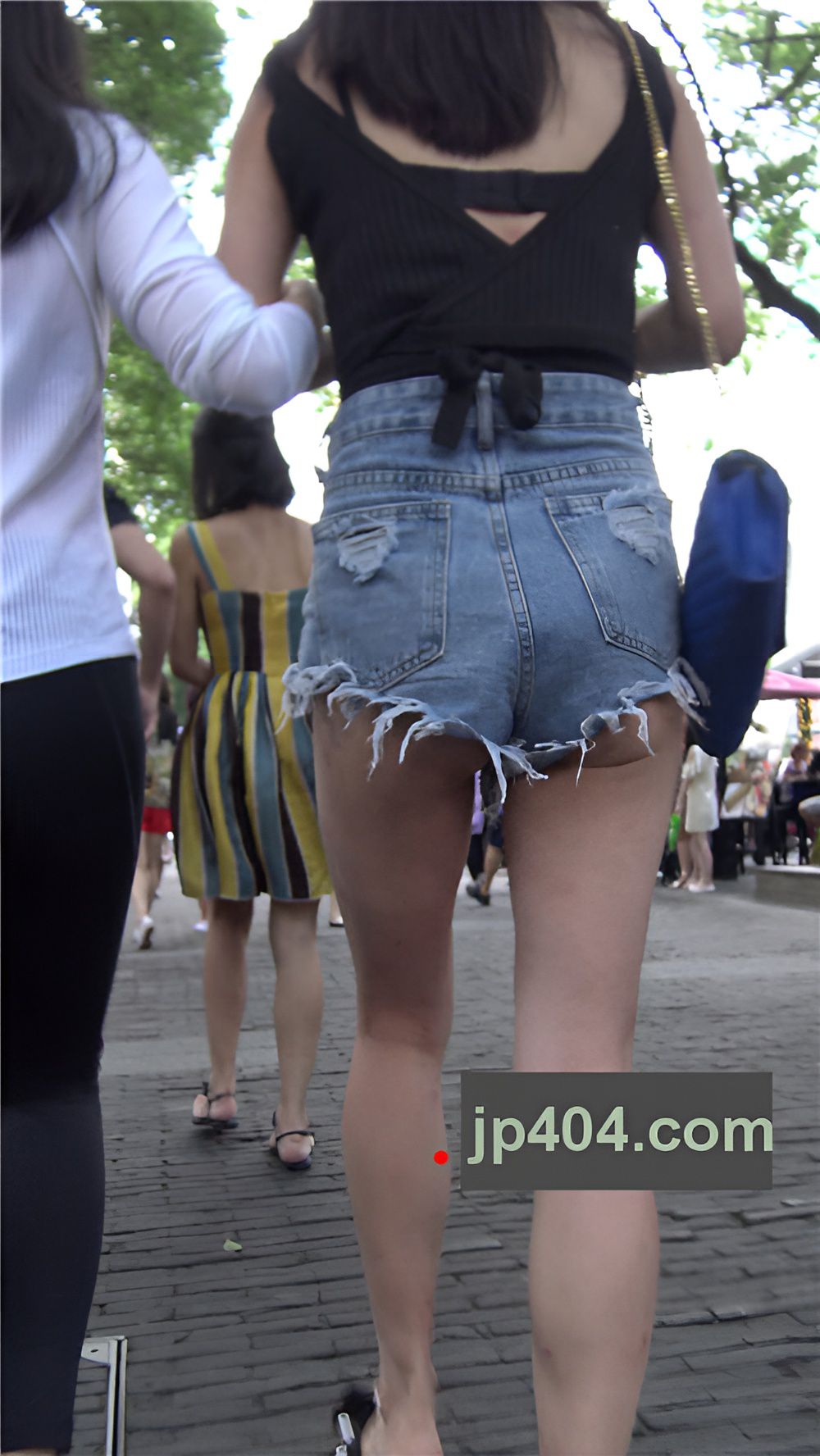 牛仔短裤高腰妹子[761M/MP4]