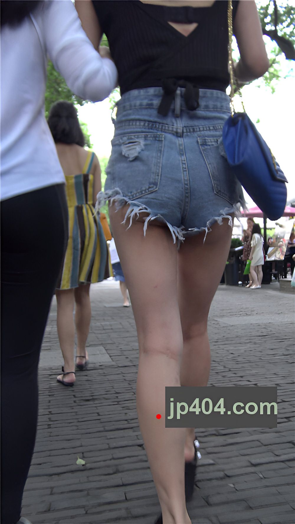 牛仔短裤高腰妹子[761M/MP4]