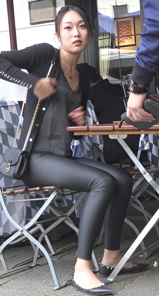 漂亮的极品紧身皮裤美女[1.01G/MP4]