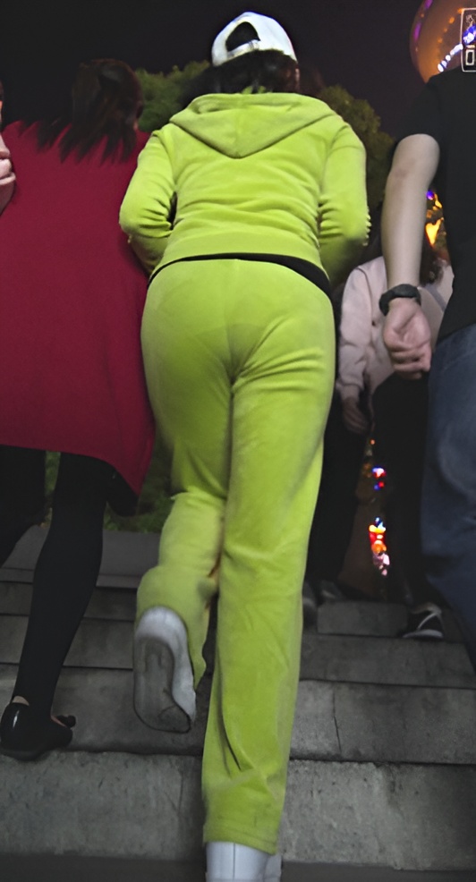 戴着墨镜的气质美女二、[1.99G/MP4]