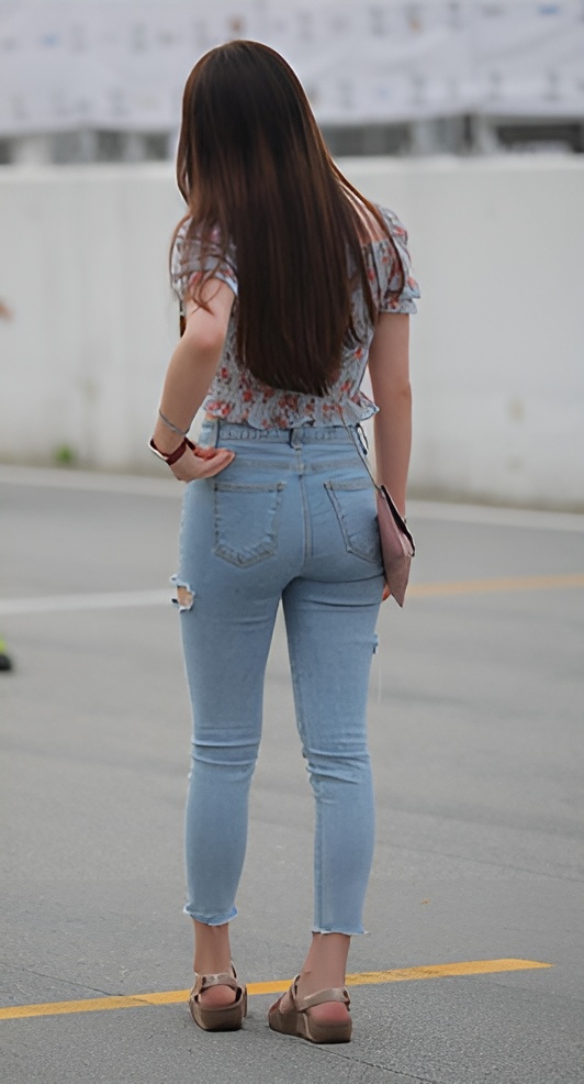 牛仔紧身裤女孩(16P)[132M/JPG]