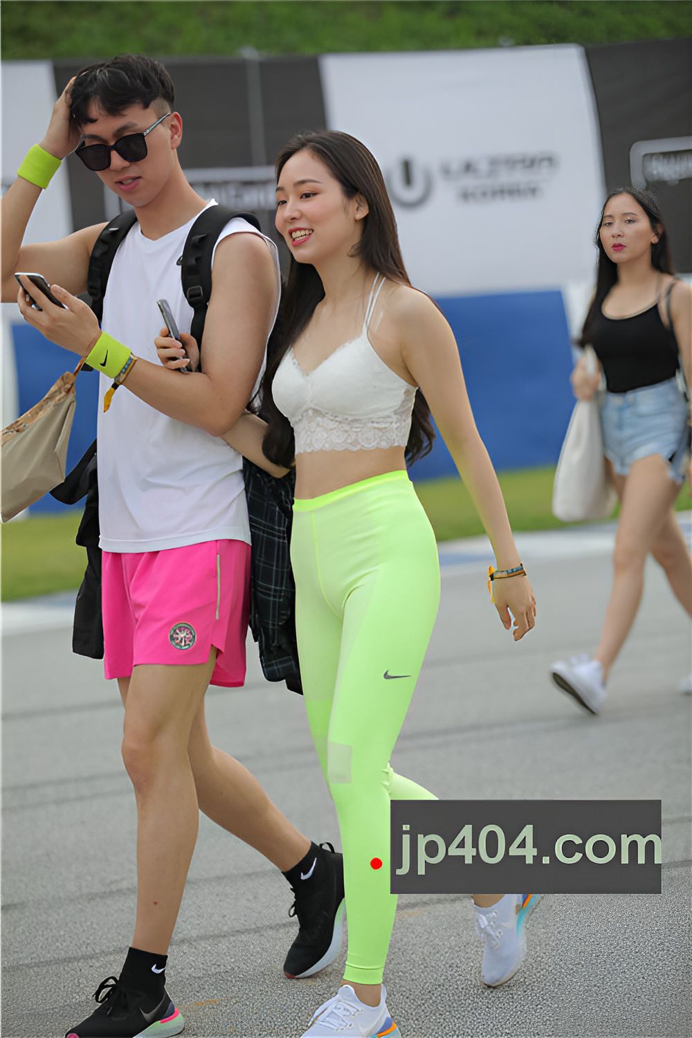 漂亮的紧身潮妹(26P)[207M/JPG]