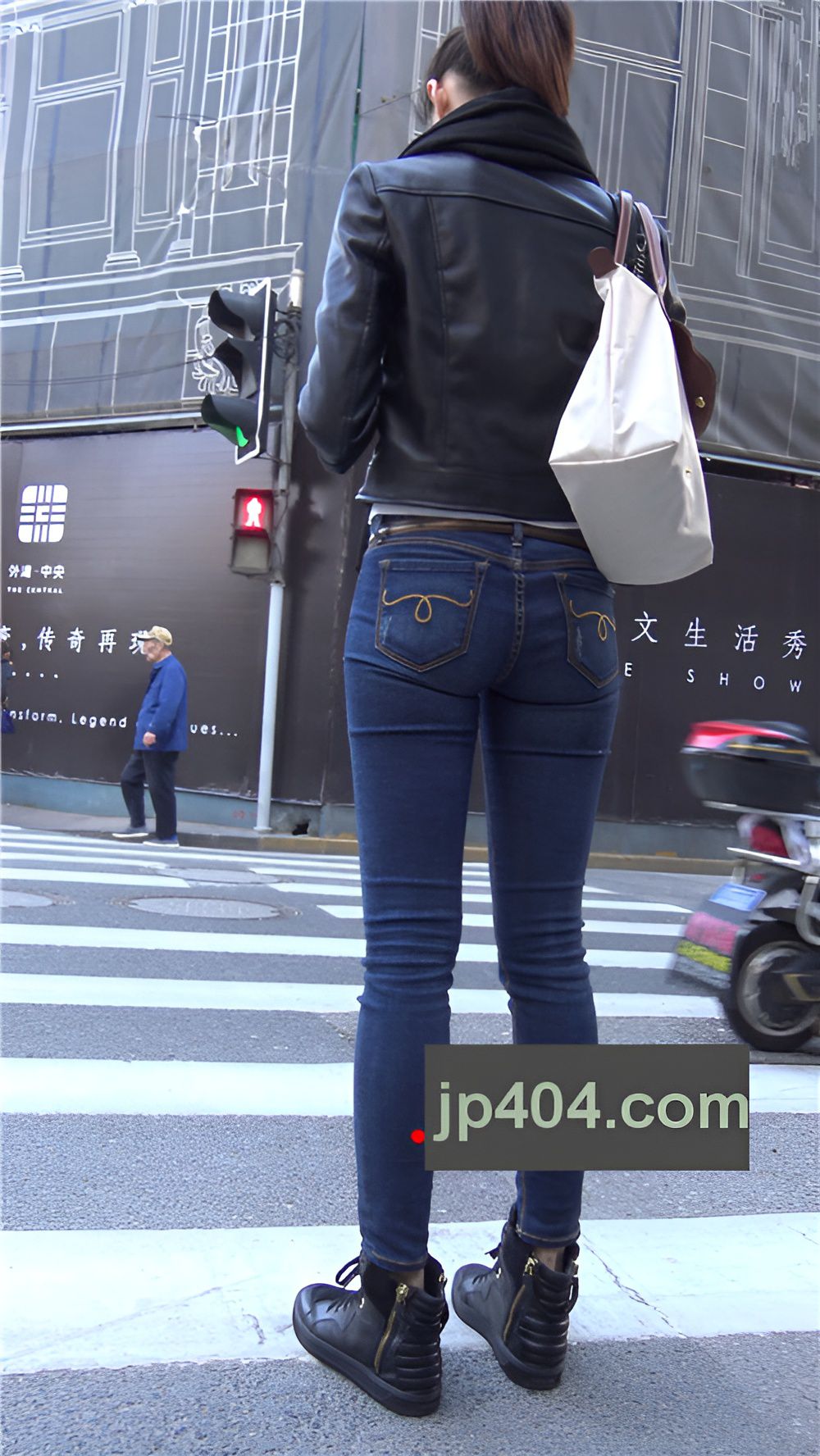 漂亮的牛仔裤美女[1.32G/MP4]