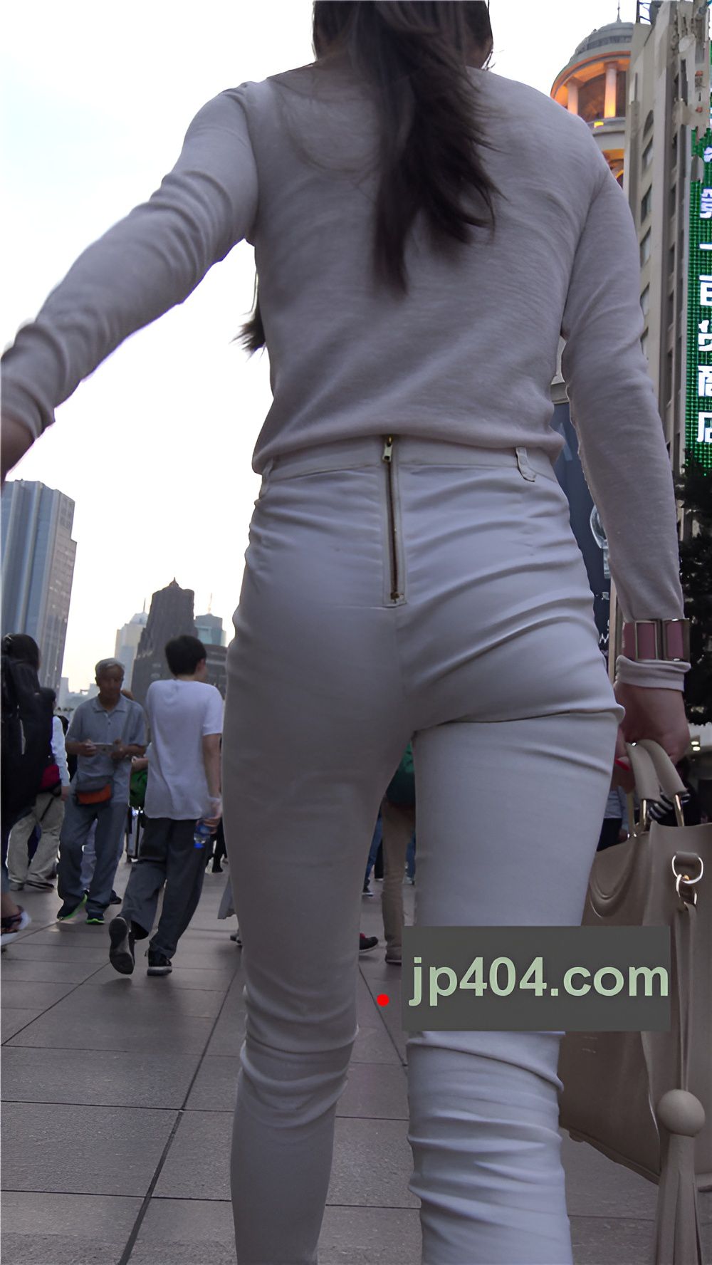 漂亮的白裤美女[1G/MP4]