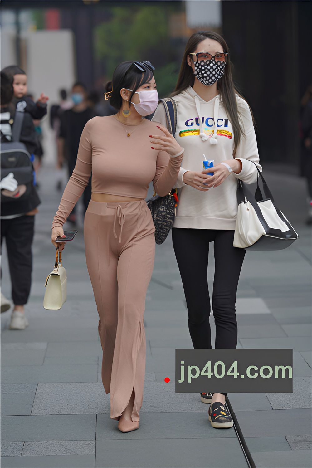 凹凸有致美女【套图+视频】