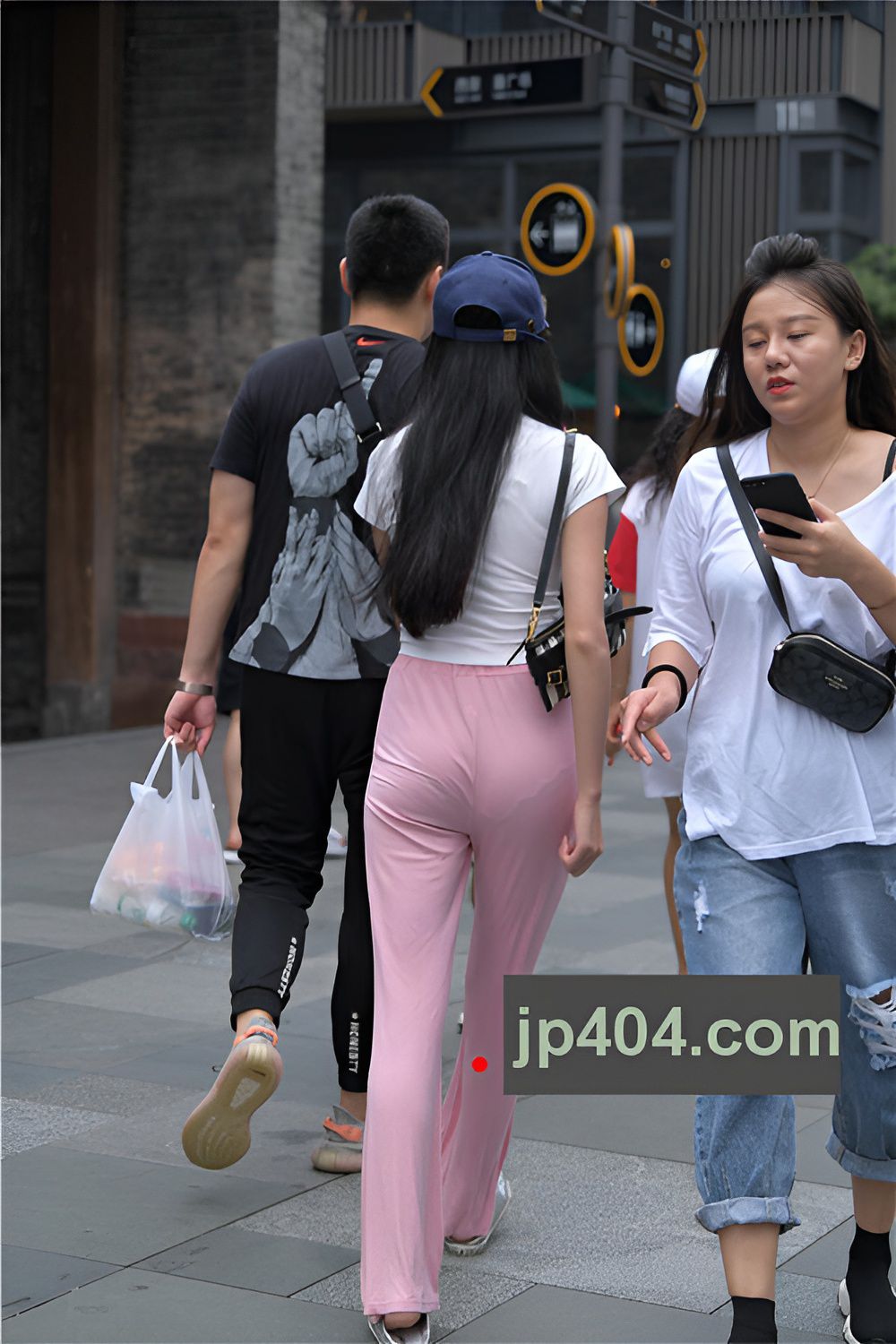 粉色休闲裤小姐姐(35P)[768M/JPG]