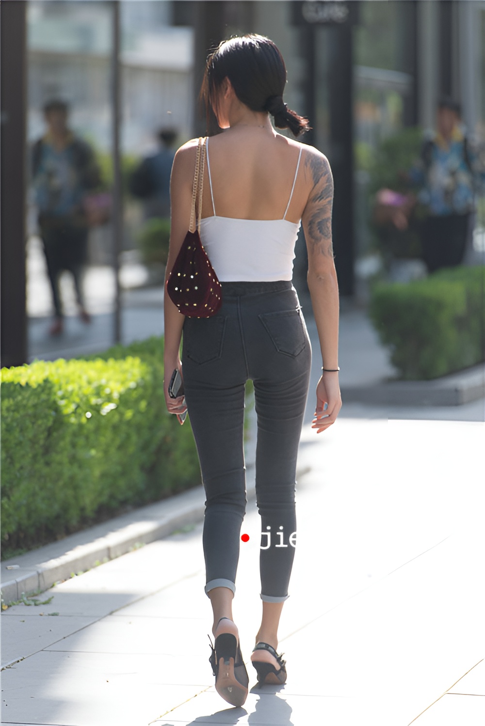 长腿花臂牛仔裤MM(22P)[99M/JPG]