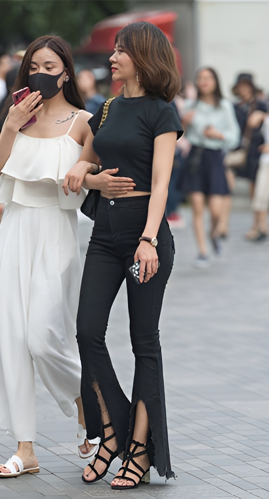 长腿黑色紧身牛仔裤小姐姐(27P)[295M/JPG]