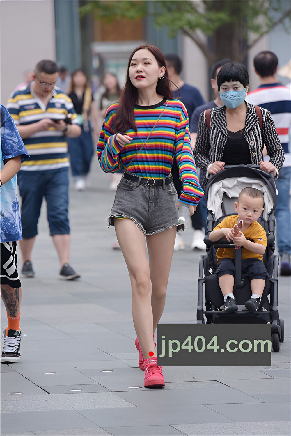 黑色热裤月牙小姐姐(63P)[1.11G/JPG]