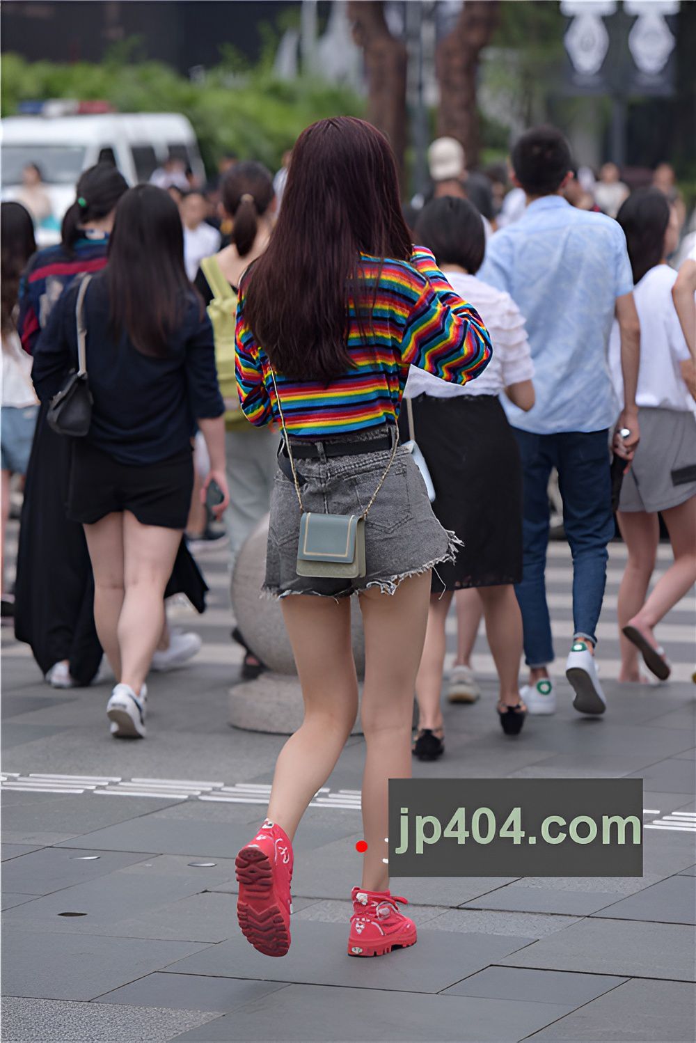 黑色热裤月牙小姐姐(63P)[1.11G/JPG]