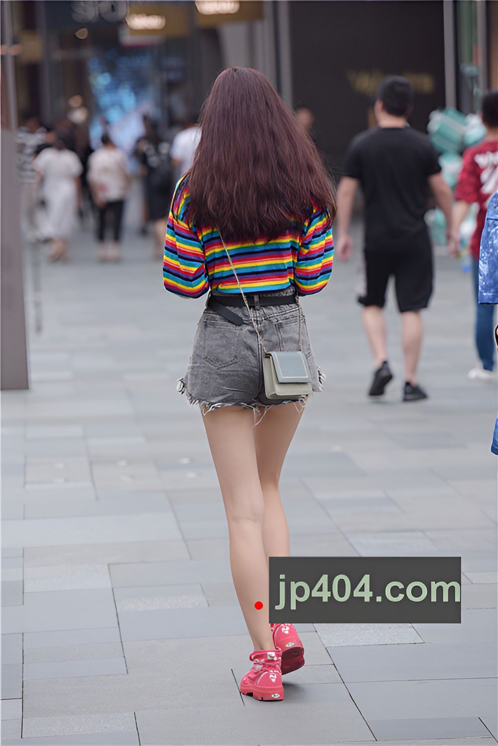 黑色热裤月牙小姐姐(63P)[1.11G/JPG]