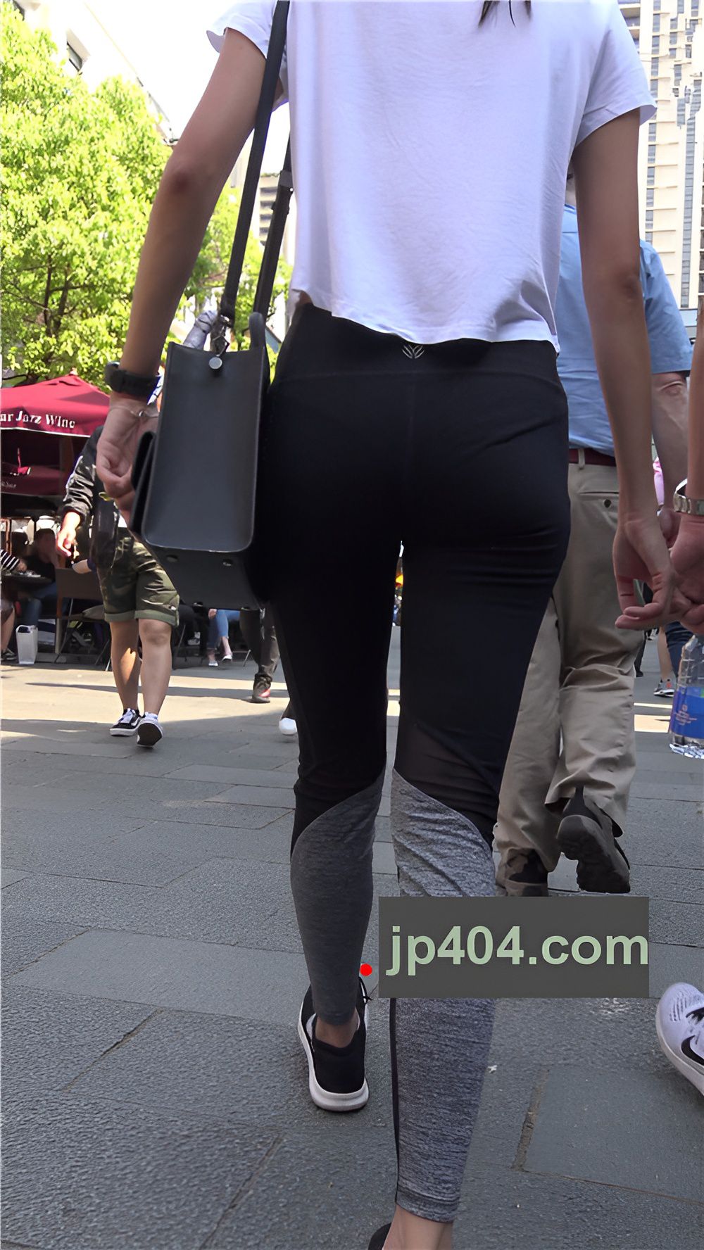 黑色紧身裤美女[1.36G/MP4]