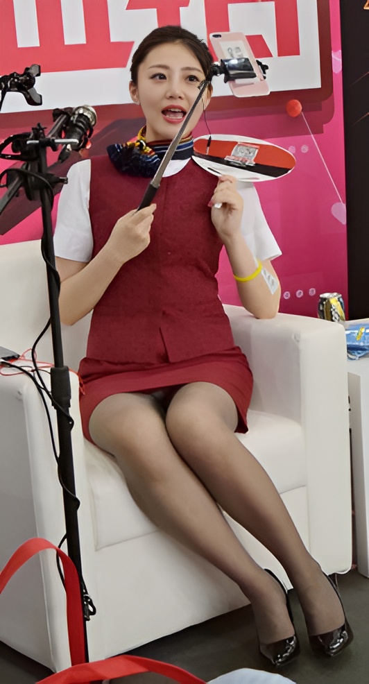 做直播的小姐姐(50P)[523M/JPG]