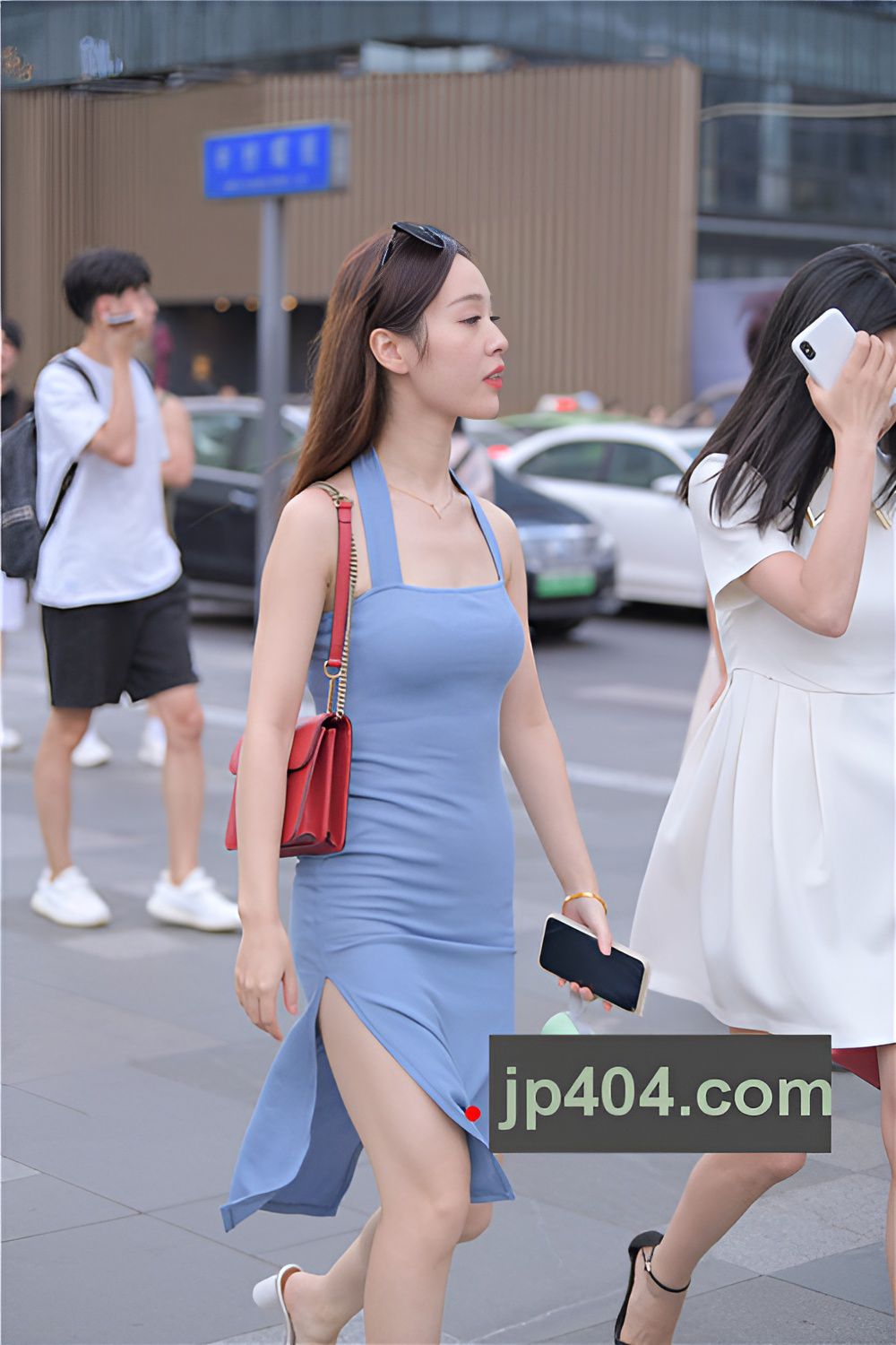 吊带连体裙小姐姐(50P)[593M/JPG]