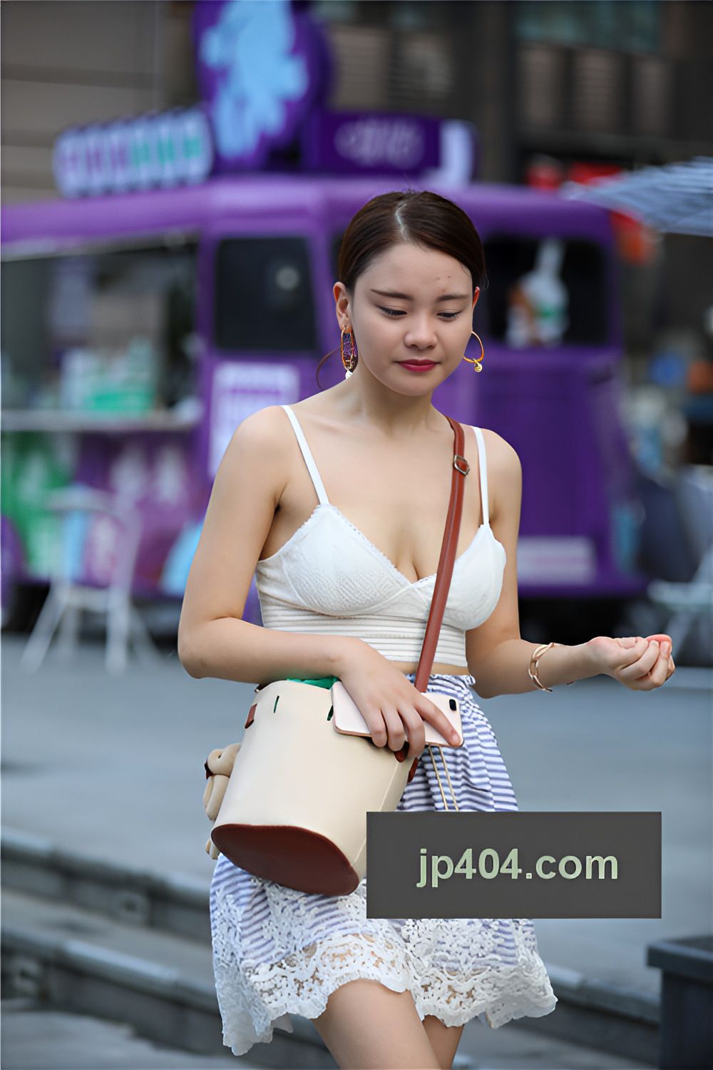 吊带小姐姐(51P)[389M/JPG]