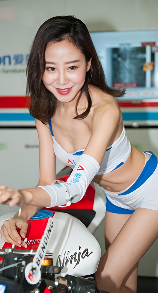 车模小姐姐(76P)[437M/JPG]