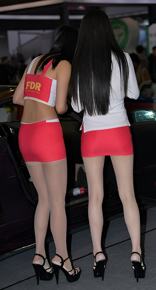 红色短裙车模美女(33P)[803M/JPG]