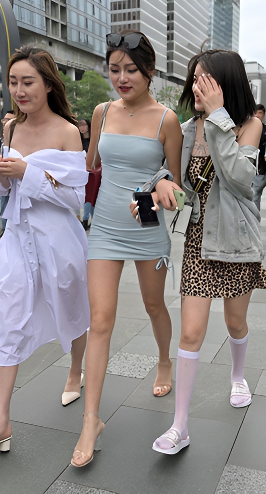 蓝色连体紧身包臀裙美女(77P)[2.3G/JPG]