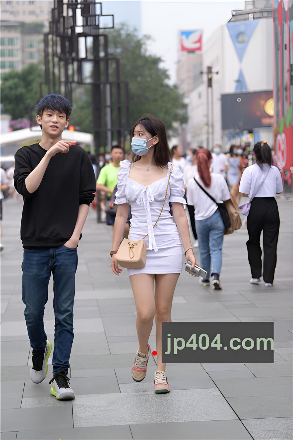 漂亮的白色连衣包臀裙小姐姐(48P)[1.04G/JPG]