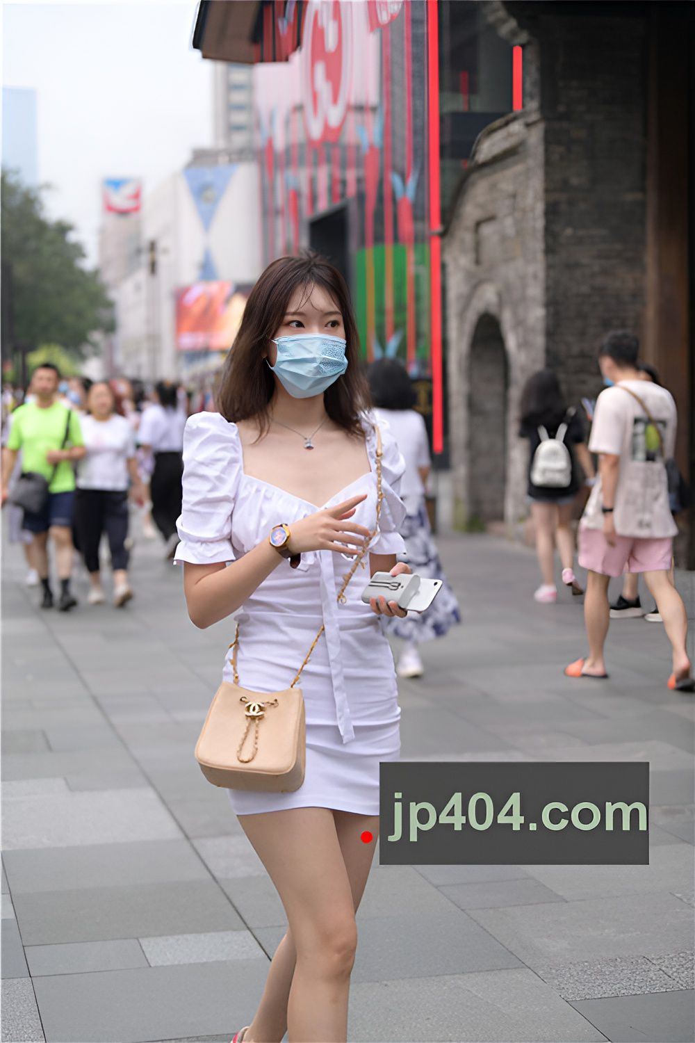 漂亮的白色连衣包臀裙小姐姐(48P)[1.04G/JPG]