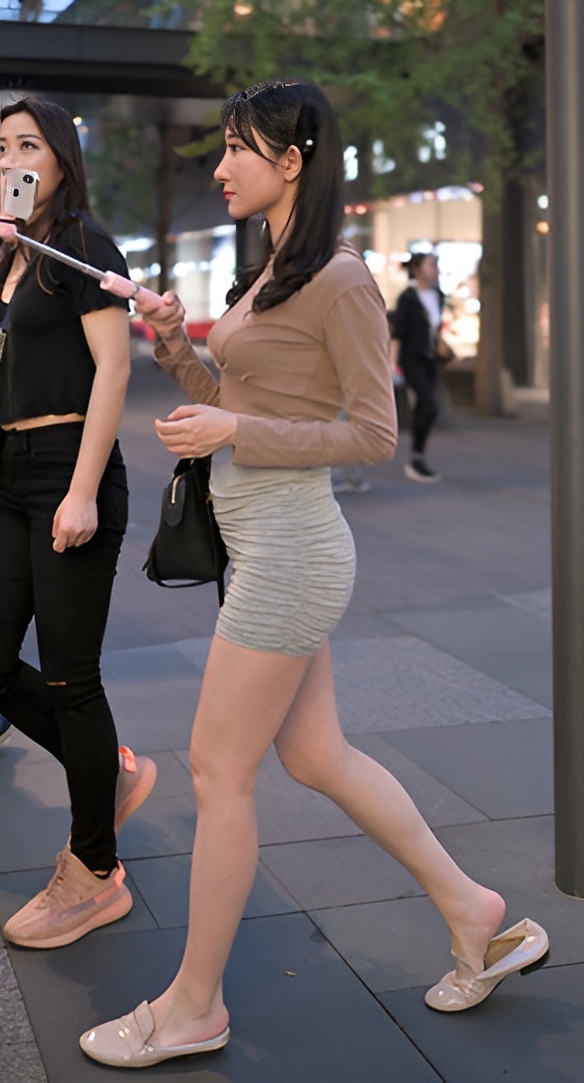 很有气质的灰色包臀裙美女(40P)[1.03G/JPG]