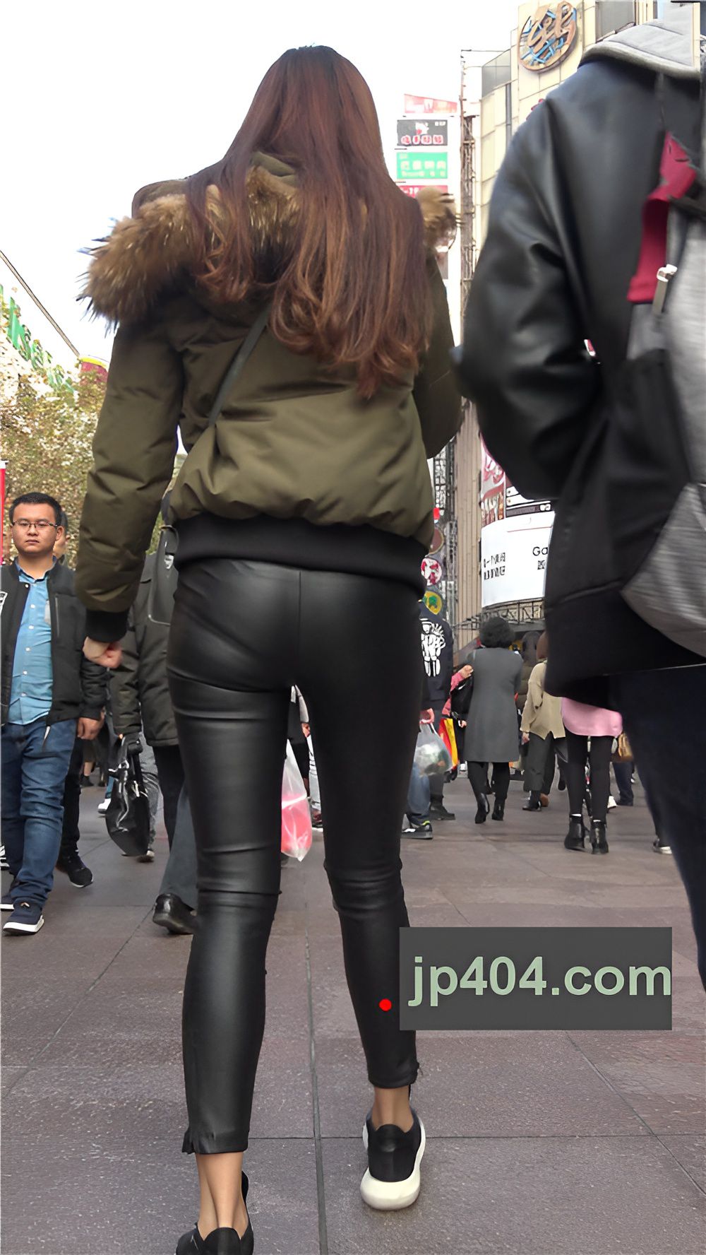 漂亮的超紧皮裤美女《一》[602M/MP4]