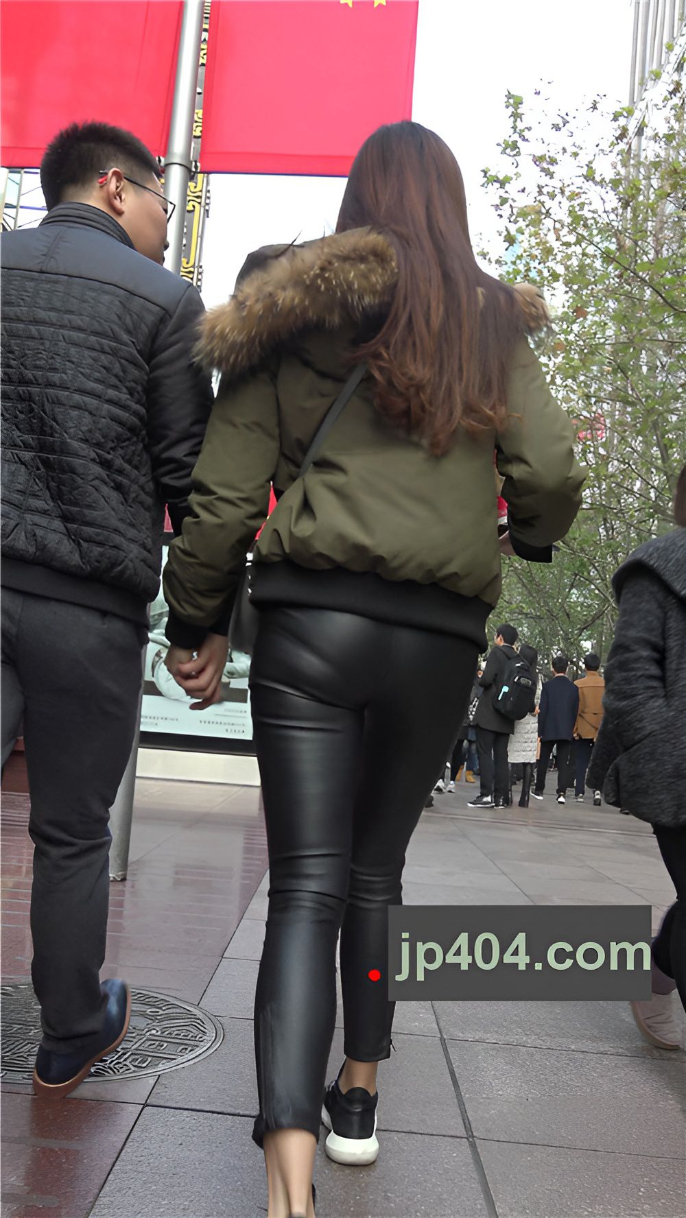 漂亮的超紧皮裤美女《一》[602M/MP4]