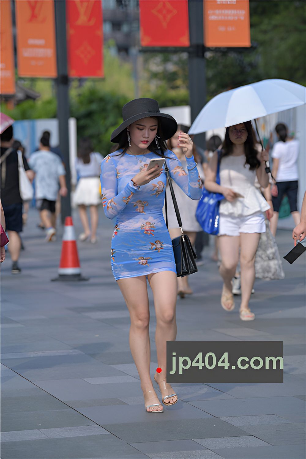 蓝色紧身包臀裙美女(43P)[309M/JPG]