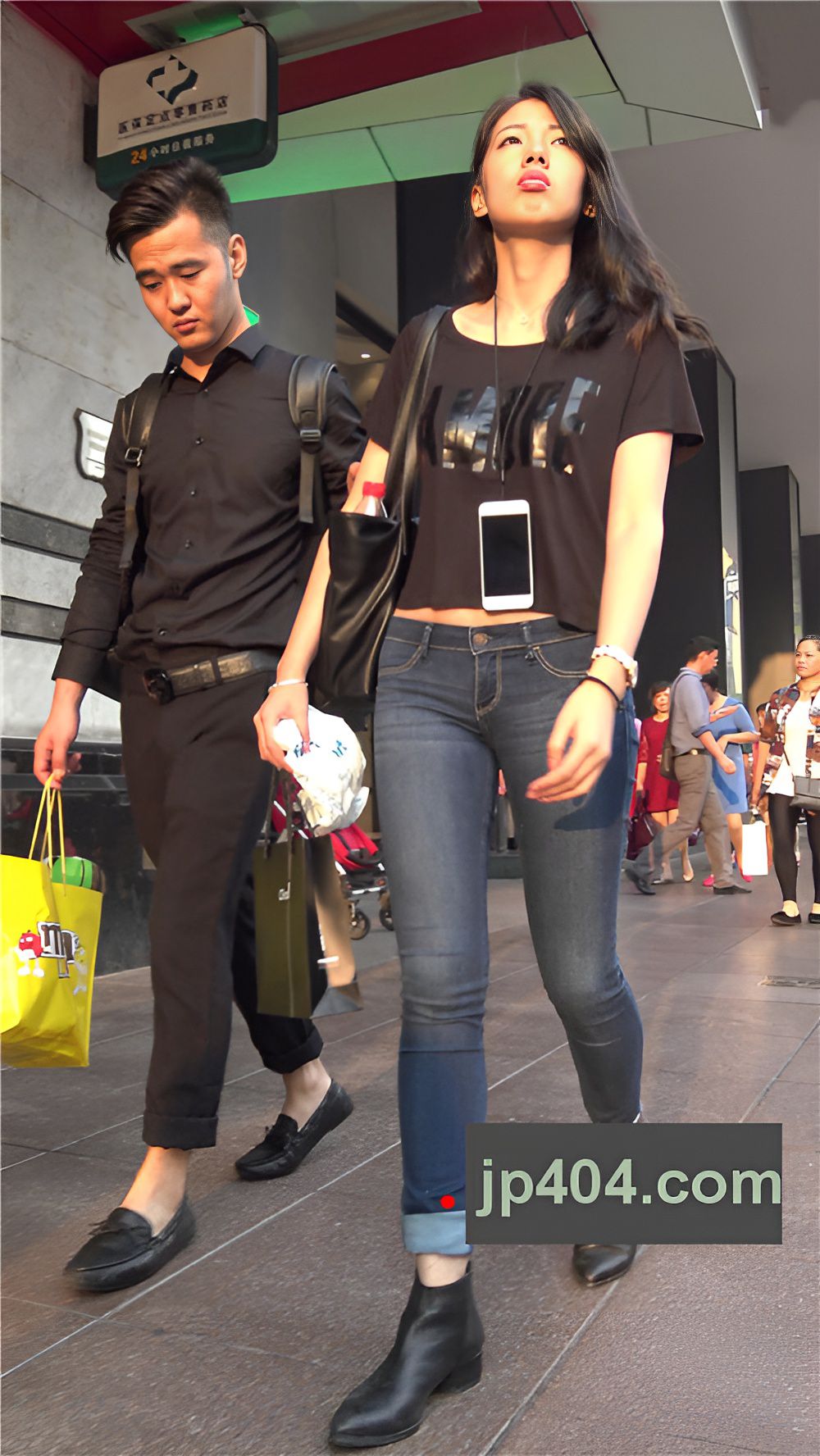 漂亮的牛仔裤长腿美女[1.4G/MP4]