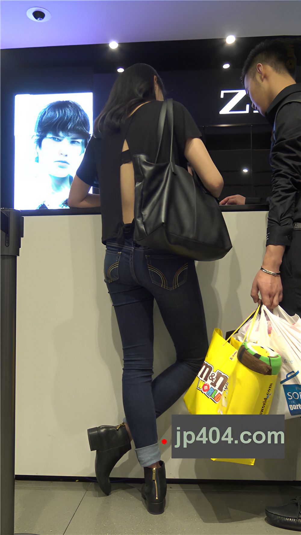 漂亮的牛仔裤长腿美女[1.4G/MP4]