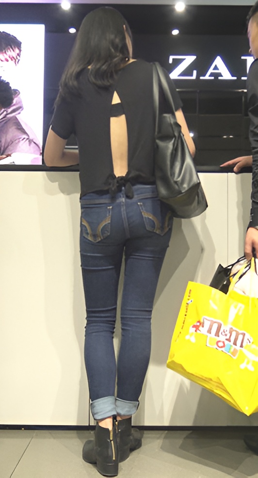 漂亮的牛仔裤长腿美女[1.4G/MP4]