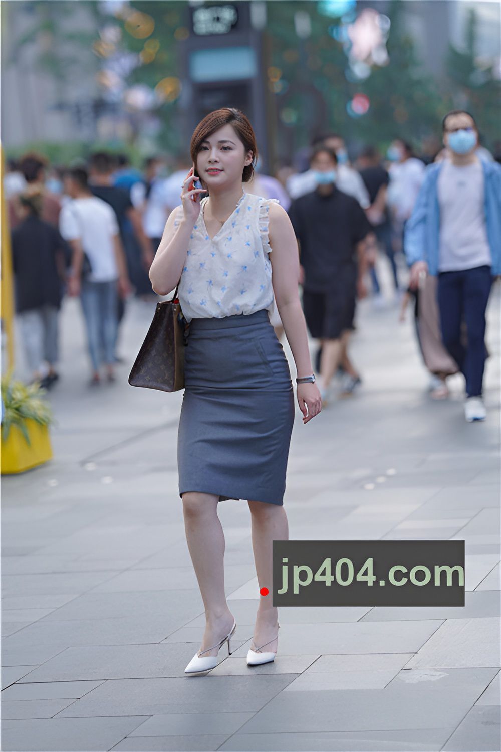 街拍高腰包屯长裙MM【套图+视频】