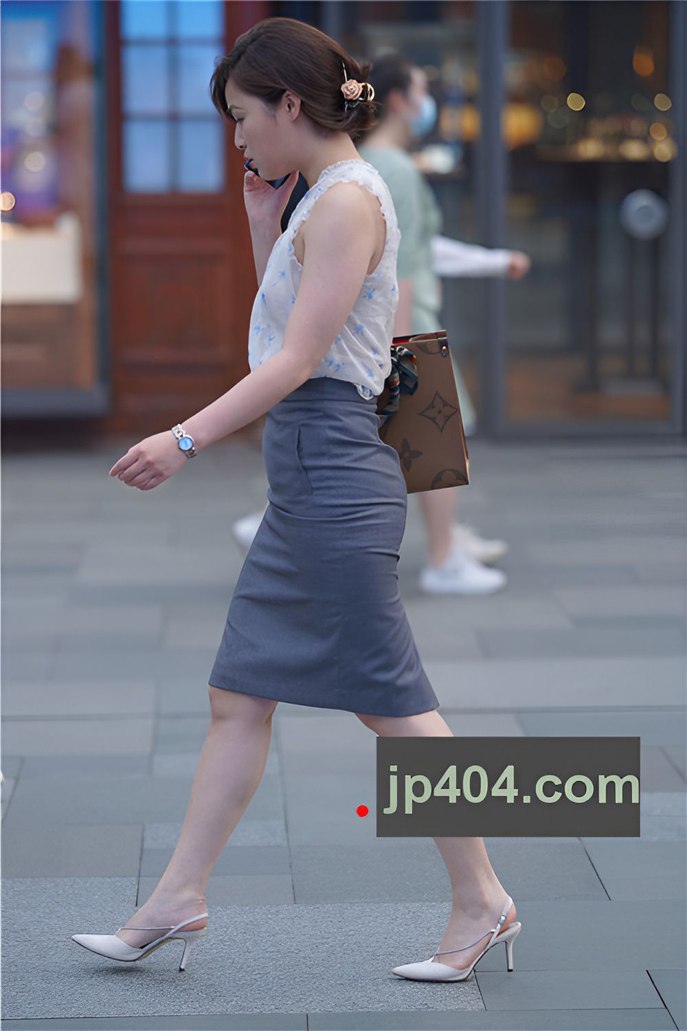 街拍高腰包屯长裙MM【套图+视频】